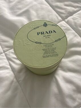 Prada Beige Bath Salt Sachet with Pale Yellow Salts